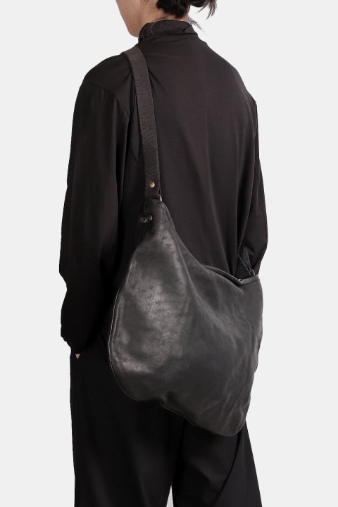 GUIDIQ20 SOFT HORSE GRAIN CROSS-BODY BAG - IMMENSE.TW